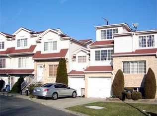 395 Timber Ridge Dr, Staten Island, NY 10306