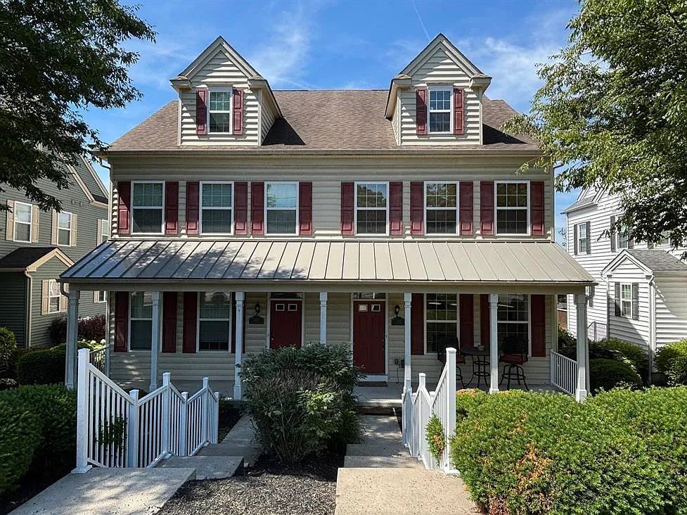 860 Main Street — Photo 1