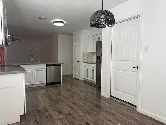5th image of 588 W Reena St