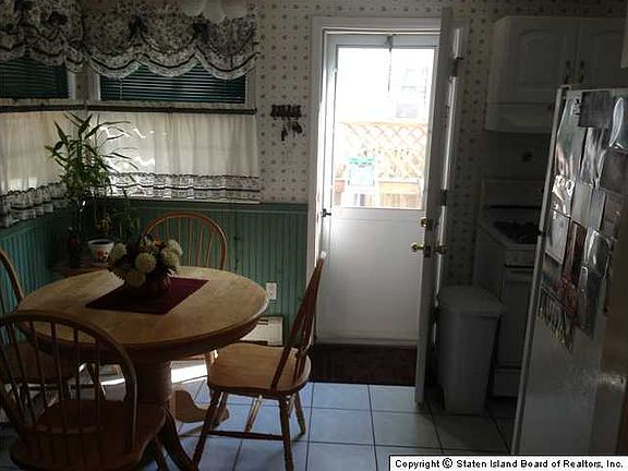 5th image of 244 Purdy Ave