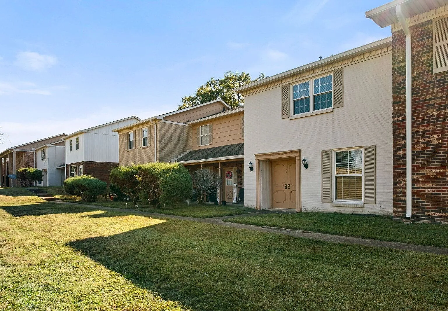 3 bed, 2.5 bath, 1395 sqft, $1,900 — Photo 3