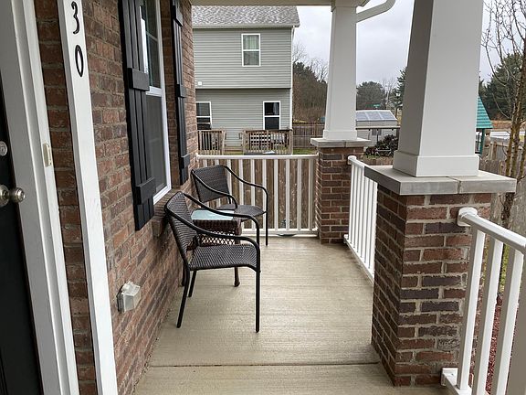 4th image of 30 Knights Bridge Dr W