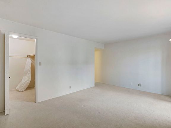 4th image of 592 Marshwood Ln #2E