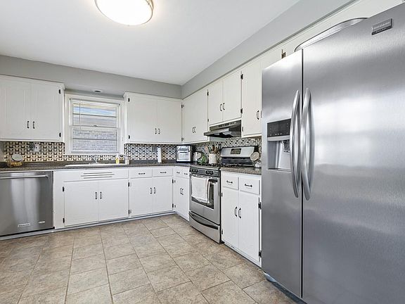 4th image of 4623 Pembrooke Pl