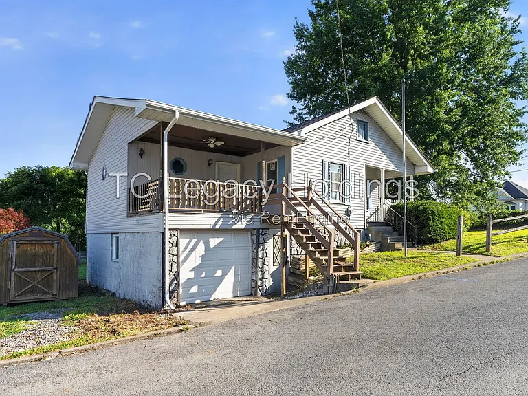 200 Reeves Ave — Photo 3