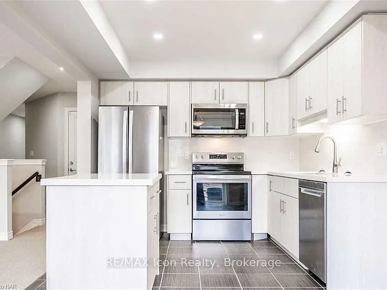 135 Acacia Rd — Photo 33