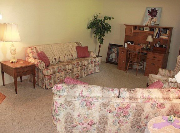 5th image of 413 Lorwood Dr W