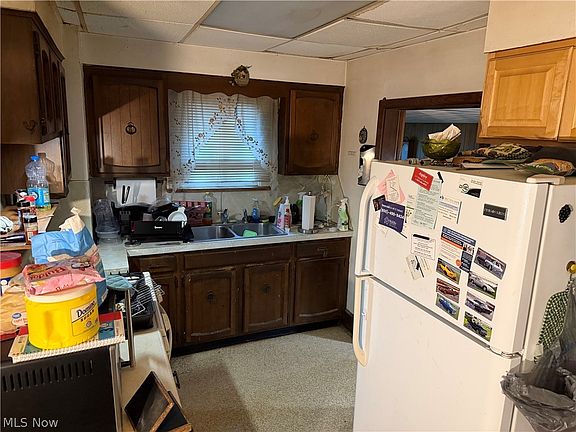 3rd image of 1524 3rd St SE