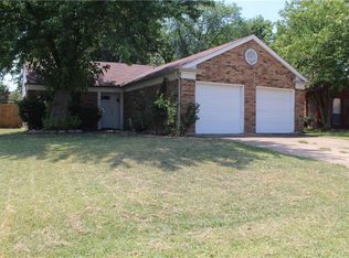 518 Myrtle Dr, Arlington, TX 76018