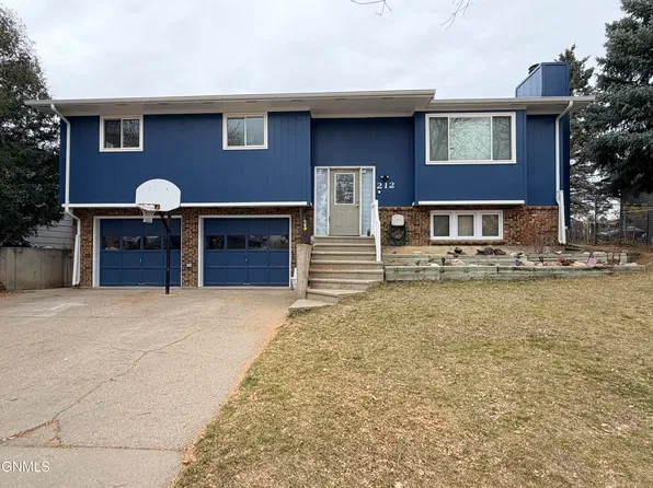 212 10th St NW, Beulah, ND 58523