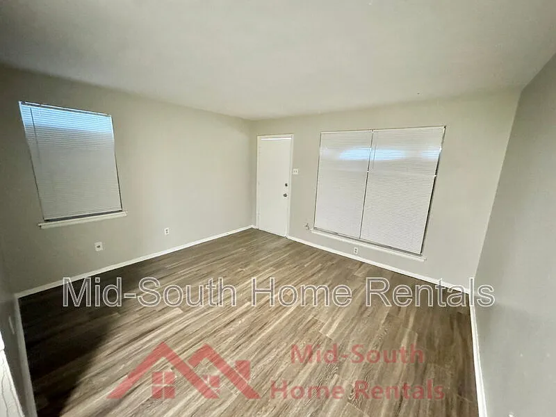 2 bed, 1.0 bath, 856 sqft, $850 — Photo 3