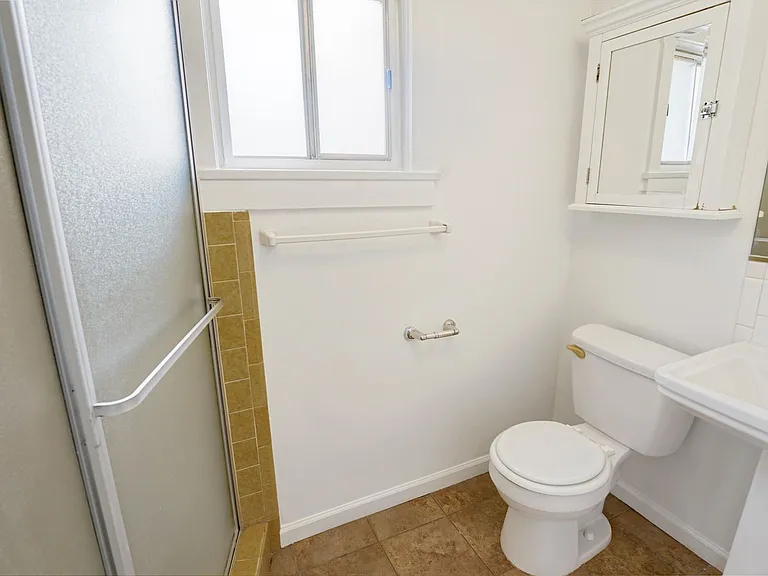 544 Salem St #FRONT HOUSE — Photo 9