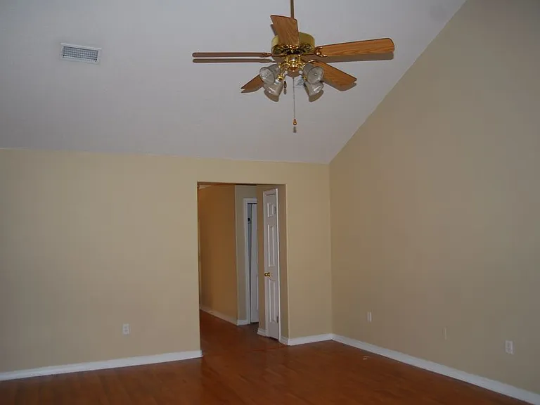 14486 Williamsburg Dr — Photo 4
