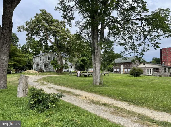 98 Merrick Rd, Farmingdale, NJ 07727