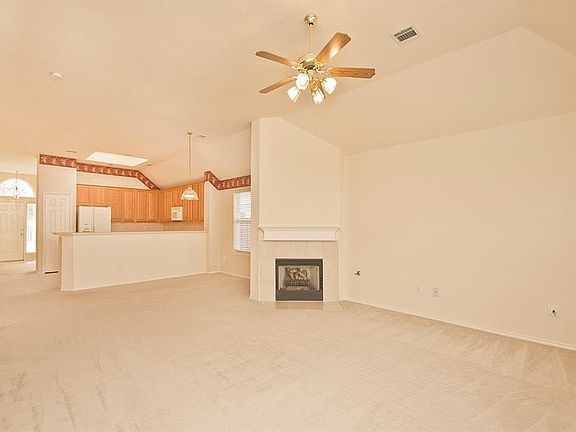 3rd image of 2409 Deer Horn Dr