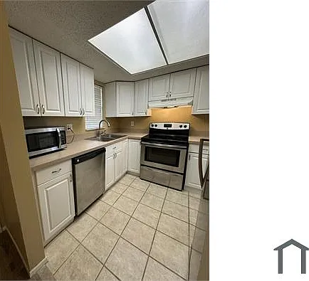 2 bed, 900 sqft, $2,100 — Photo 2