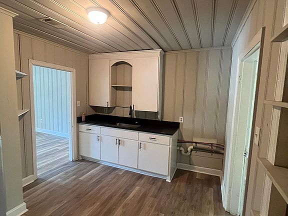4th image of 124 College Park Cir