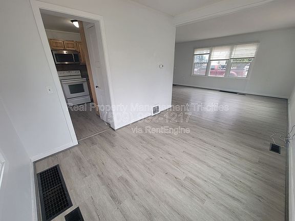 4th image of 1318 Perkins Ave