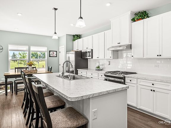 4th image of 901 S Wind Dr