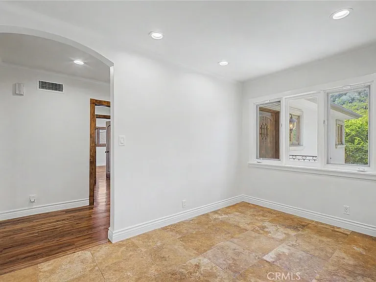 738 N Kenter Ave — Photo 12