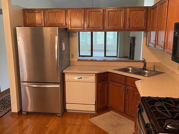 4th image of 1306 Brookside Dr Unit 77