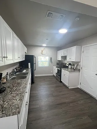 2 bed, 786 sqft, $1,300 — Photo 3