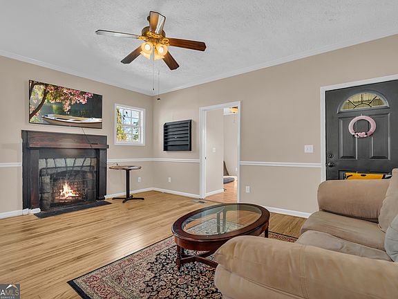 3rd image of 100 Forest Ave