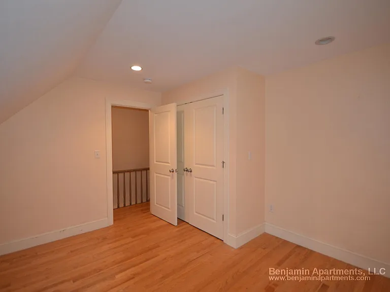 25 Lothrop St #7 — Photo 3