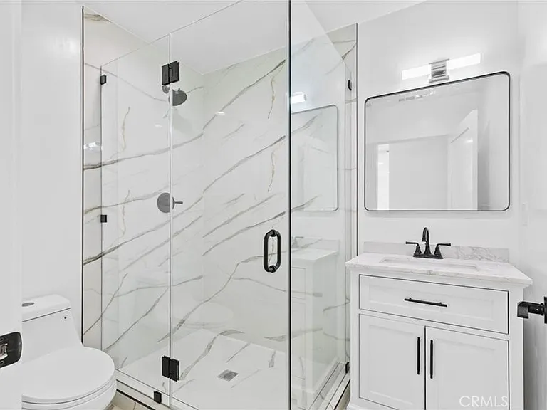 6842 Cedros Ave — Photo 14