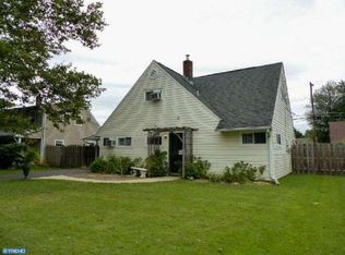 55 Coral Ln, Levittown, PA 19055