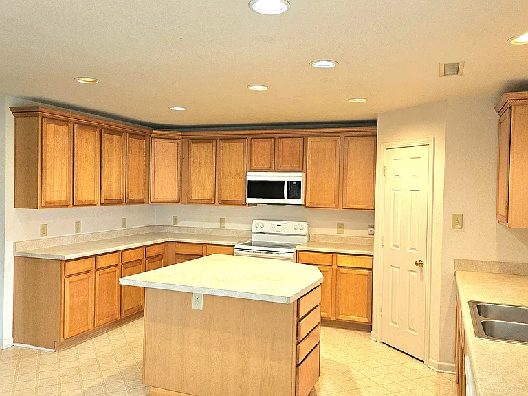 500 Zander Woods Ct — Photo 7