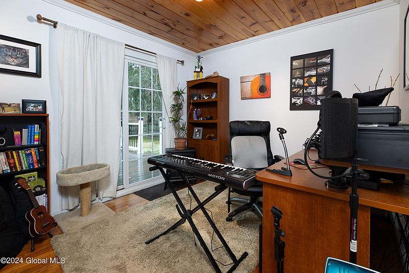 5th image of 135 Traver Road