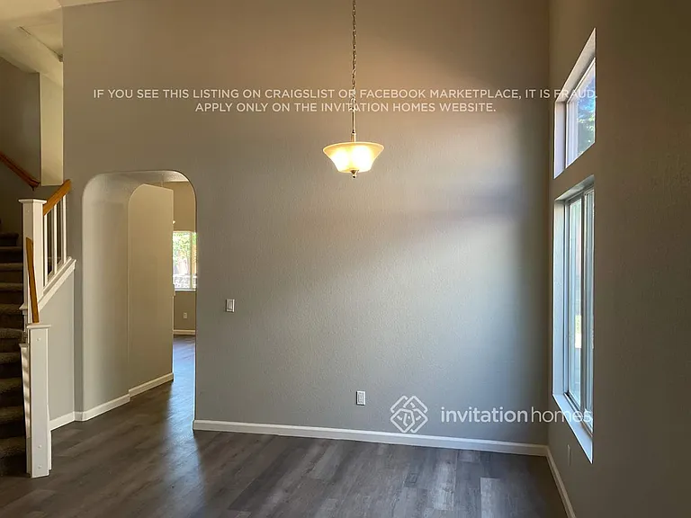 472 Woodcrest Dr — Photo 8