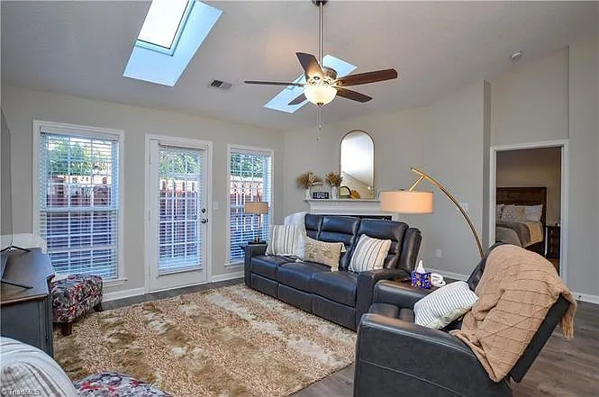 4410 Single Tree Ln — Photo 6