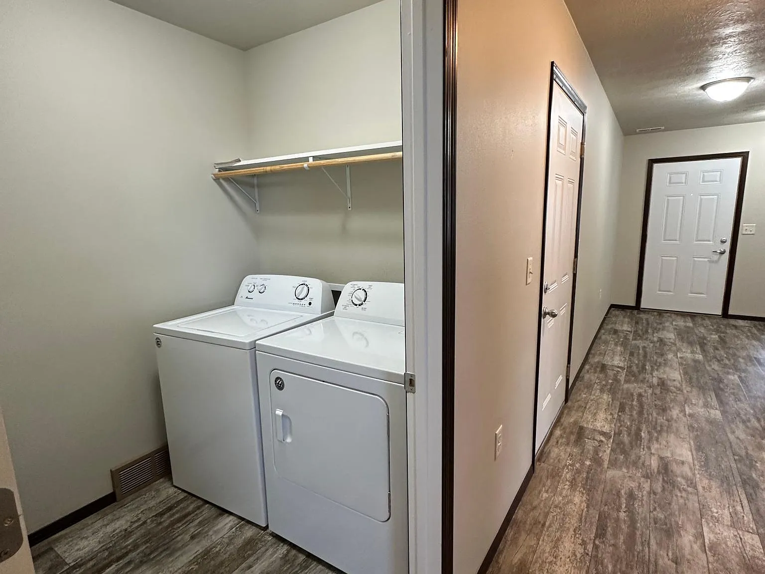 3 bed, 1640 sqft, $2,400 — Photo 2
