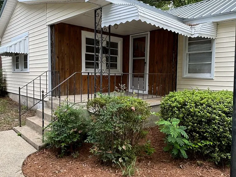 3303 Cherokee Ave — Photo 2