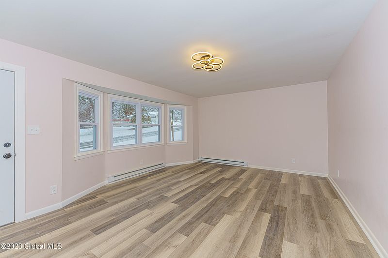 5th image of 10 Burke Drive