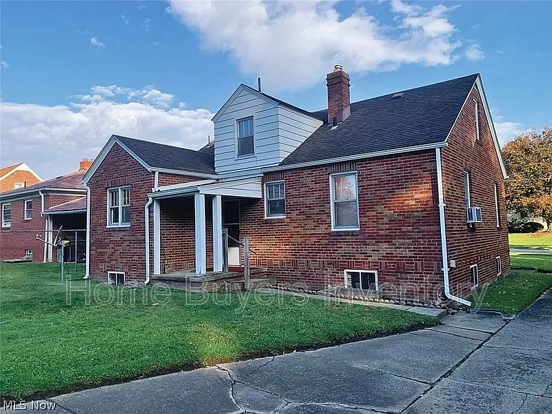 4 bed, 1.0 bath, 1469 sqft, $1,375 — Photo 1