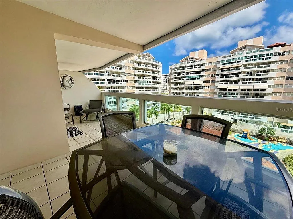2 bed, 2.5 bath, 1749 sqft, $3,200 — Photo 2