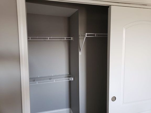 3rd image of 100 W 38th St #16