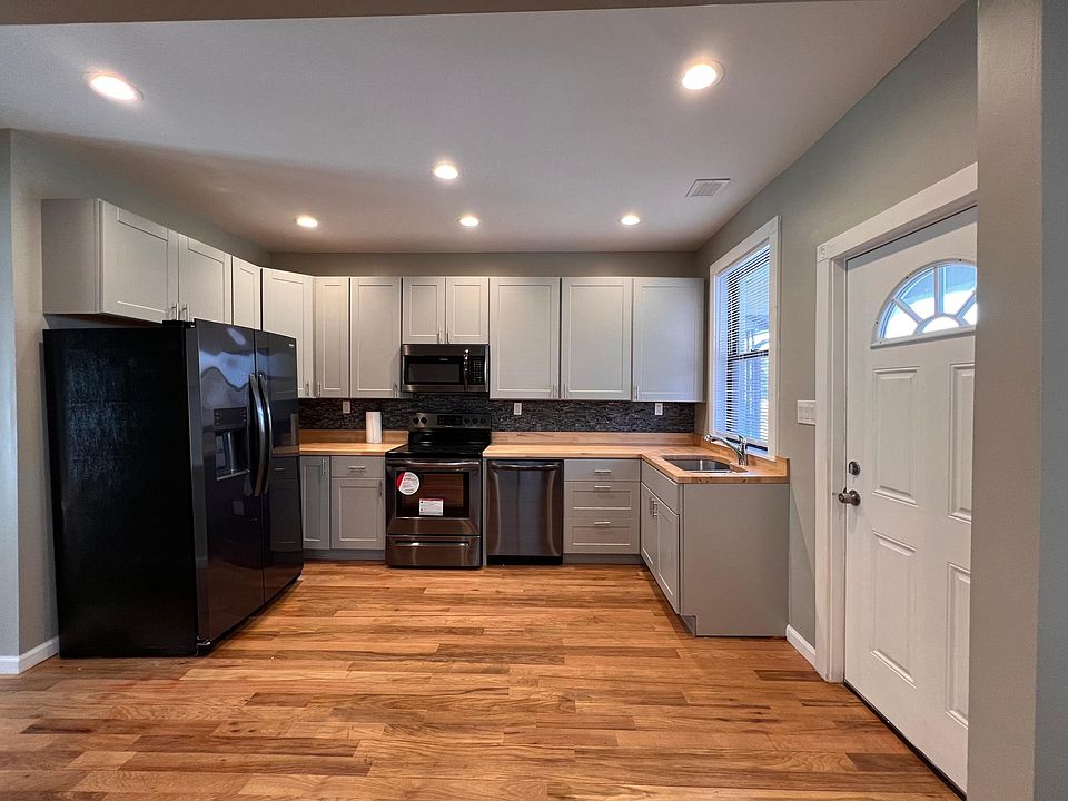 Main entrance - kitchen