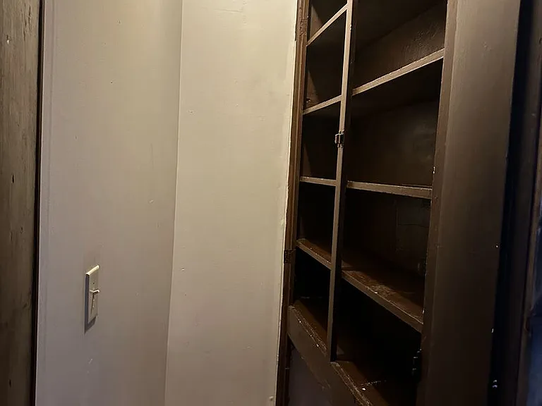 1638 Summit St — Photo 5