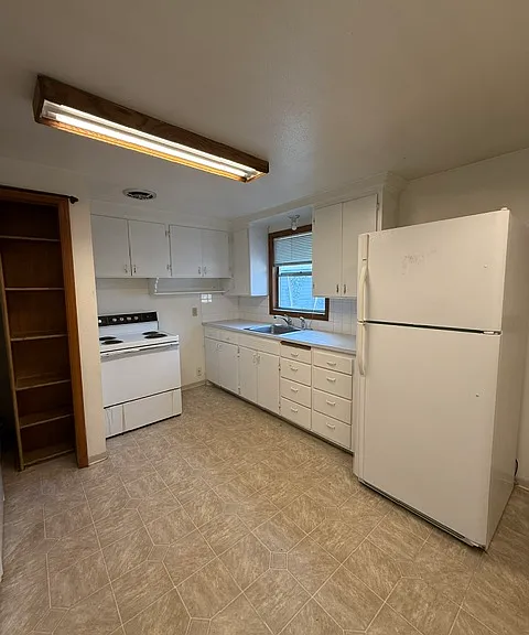 4232 W Wellesley Ave — Photo 2