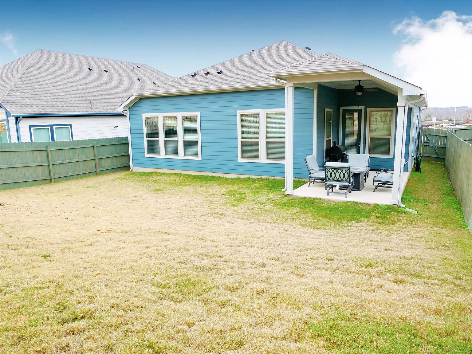 3 bed, 2.0 bath, 1579 sqft, $2,275 — Photo 2