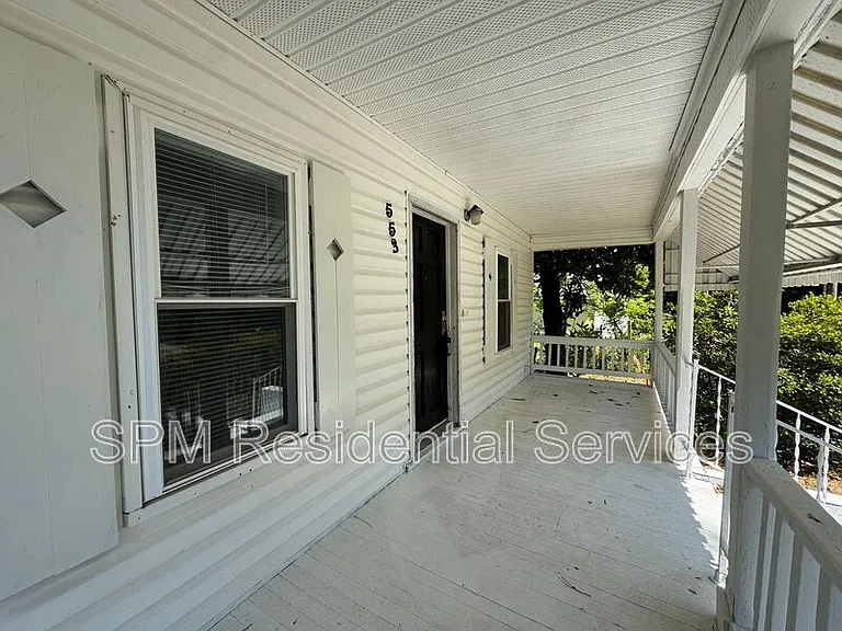 553 Manly Ave — Photo 3