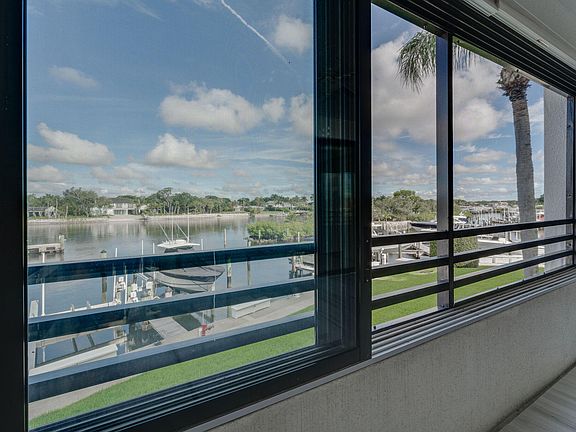 4th image of 824 Oak Harbour Drive #824