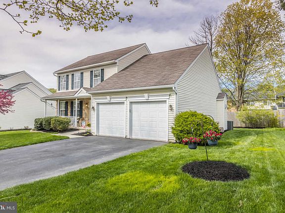 2nd image of 110 Oakmont Dr
