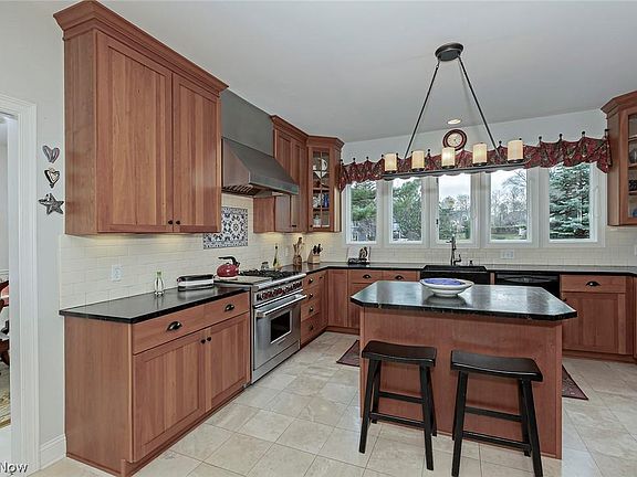 3rd image of 15 Haskell Dr