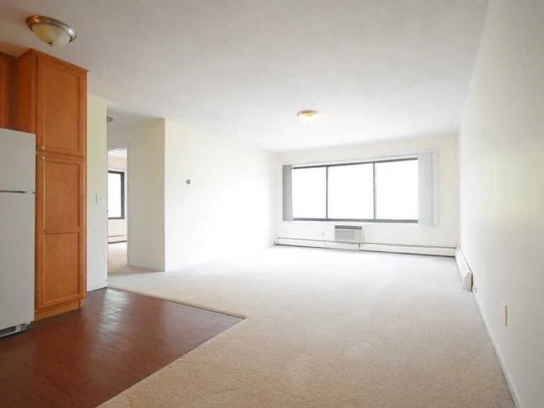 2211 Colfax Ave S — Photo 2