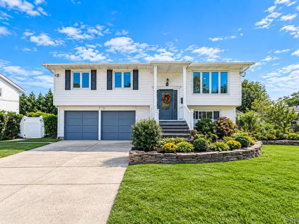 1527 Saint Louis Avenue, Bay Shore, NY 11706